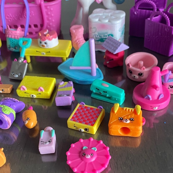 (46 items) Shopkins Figurine Bundle spring summer theme furniture - Picture 3 of 6